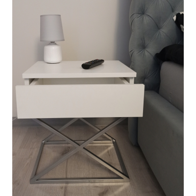 Stolik nocny styl glamour biały-srebrny mat metal X 